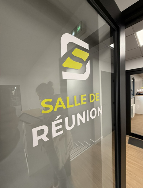 scortel-vitrophanies-salle-reunion